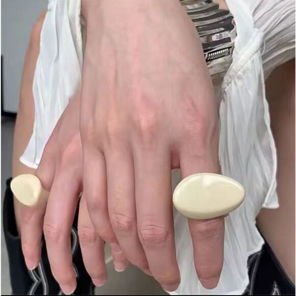 New ZARA Geo Mod Almond Shape Ecru Ring - Picture 7 of 11